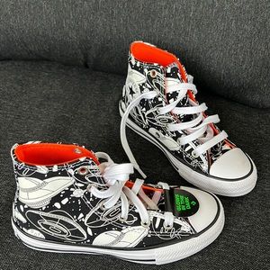 Super cute and trendy brand new with tag Converse sneakers.